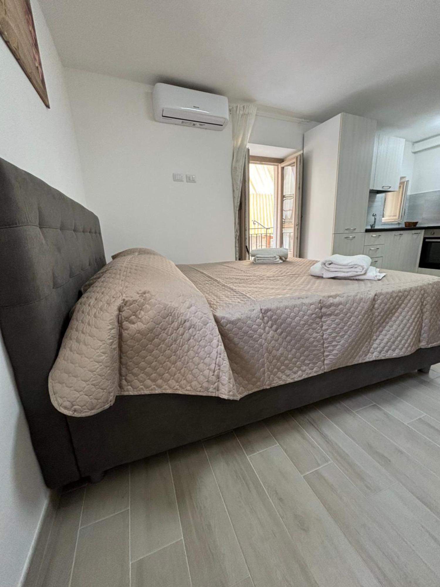 House Nonna Pina Apartment Чефалу Екстериор снимка