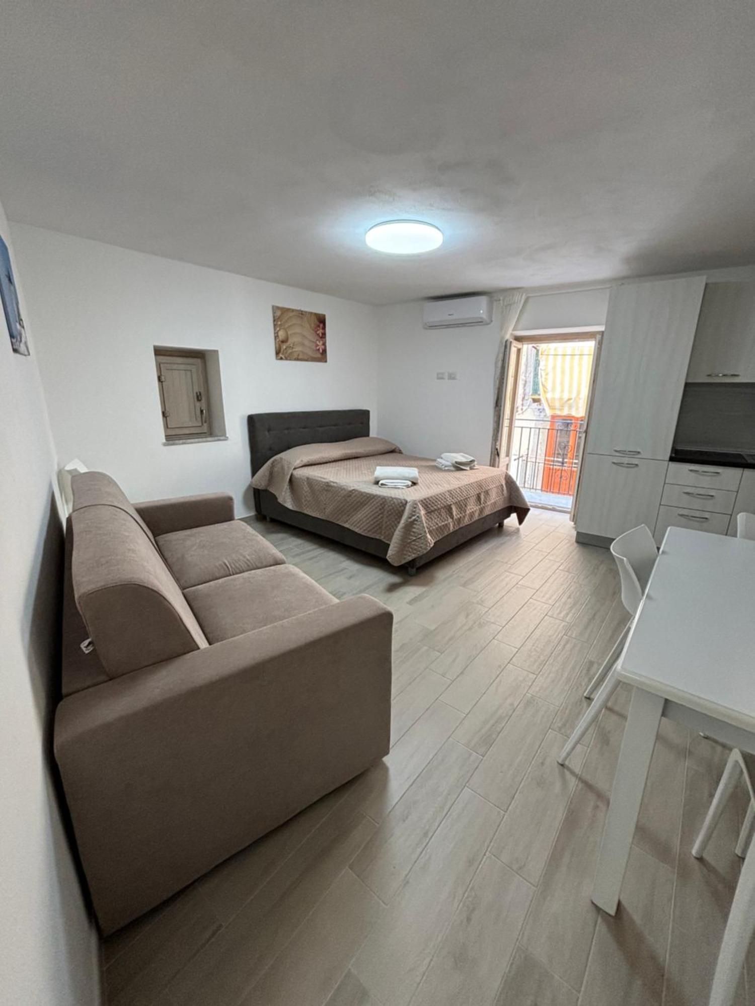 House Nonna Pina Apartment Чефалу Екстериор снимка